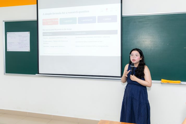 Giảng viên Khoa Tiếng Anh nâng cao năng lực nghiên cứu khoa học từ thực tiễn giảng dạy 64