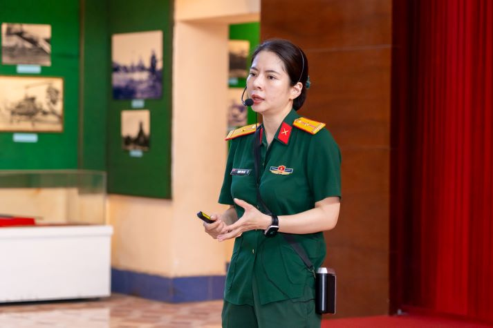 Tuổi trẻ HUTECH dâng hoa tưởng nhớ Bác, tiếp nối giá trị lịch sử và tinh thần cống hiến 60