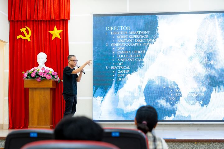 Sinh viên Khoa Truyền thông & Thiết kế HUTECH tìm hiểu nghề sản xuất phim 57