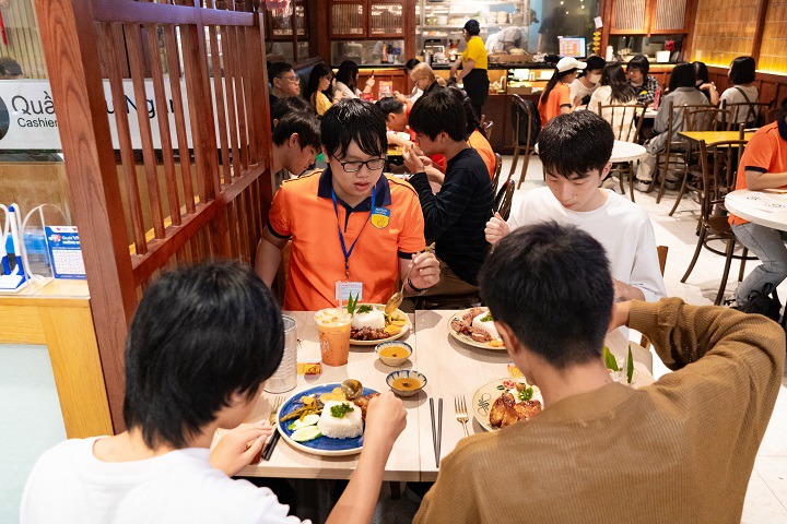 Sinh viên Khoa Nhật Bản học HUTECH hóa thân thành hướng dẫn viên đưa học sinh Nhật Bản khám phá Việt Nam 39