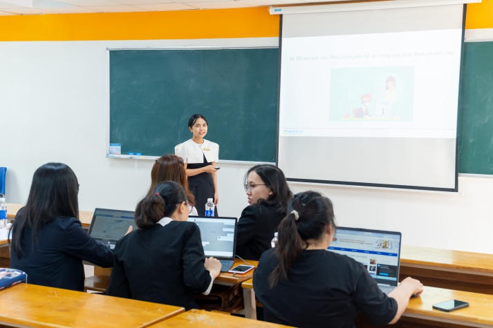 Giảng viên Khoa Trung Quốc học trao đổi kinh nghiệm giảng dạy qua Seminar "Ứng dụng E-learning trong giảng dạy tiếng Trung" 94