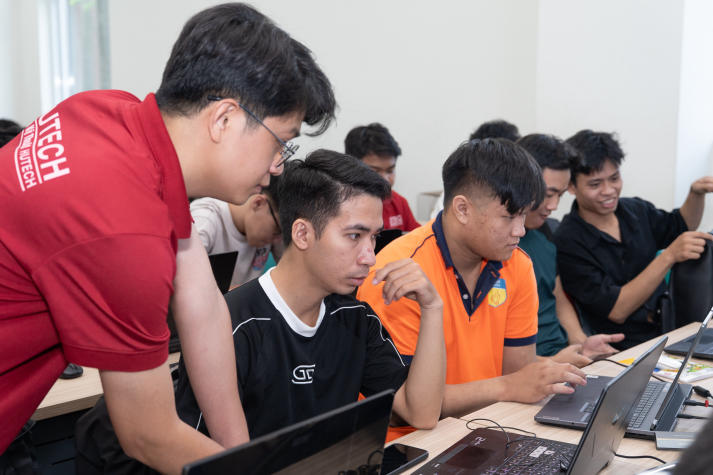 Sinh viên Viện Kỹ thuật trang bị kỹ năng mô phỏng hiện đại cùng phần mềm SimSolid 68