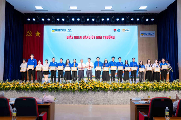 HUTECH vinh danh những "ngôi sao" trong công tác Đoàn - Hội và phong trào thanh niên năm học 2023-2024 59