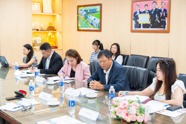 HUTECH works with Honorary Vice Consul of Spain to expand international academic development 51