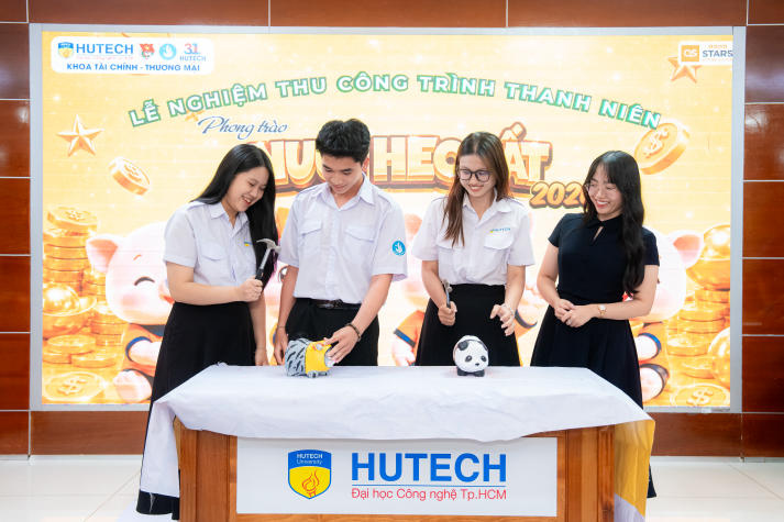 Sinh viên Khoa Tài chính - Thương mại lan tỏa yêu thương từ phong trào nuôi heo đất 59