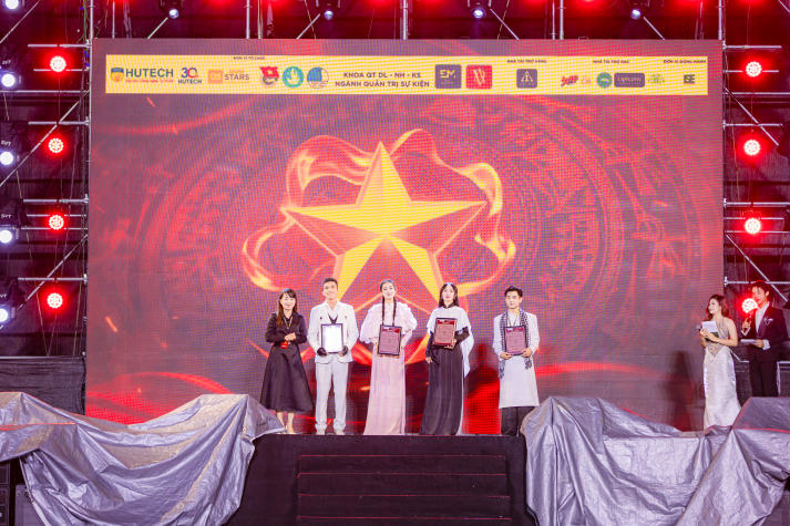 [Video] Âm vang Quốc kỳ: Sinh viên năm 2 Quản trị sự kiện tổ chức concert quy mô, chạm đến trái tim khán giả 98