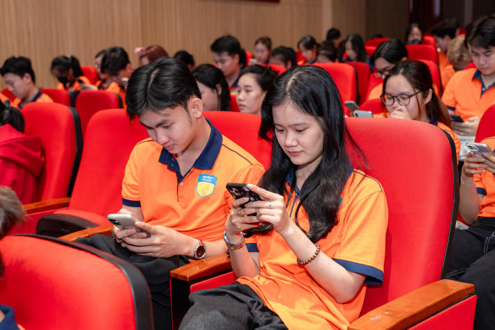 Tuổi trẻ HUTECH góp sắc màu đẹp mừng 136 năm Ngày sinh Chủ tịch Hồ Chí Minh 82