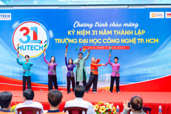 [Ảnh] Sân khấu tuổi trẻ rực sáng tại Liên hoan CLB - Đội - Nhóm “Tự hào sinh viên HUTECH” 37