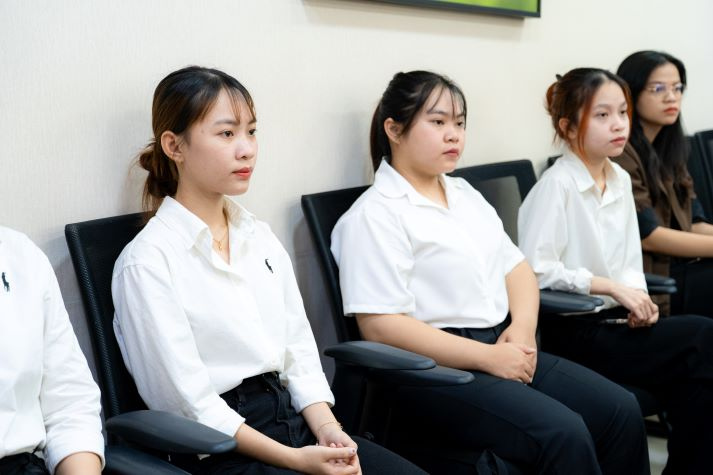 Sinh viên ngành Tài chính - Ngân hàng HUTECH bắt đầu hành trình thực tập tại FPTS 21