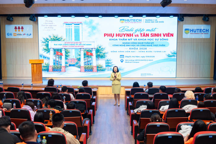 Tân sinh viên Khoa Thẩm mỹ và Khoa học sự sống sẵn sàng cho hành trình đại học 73