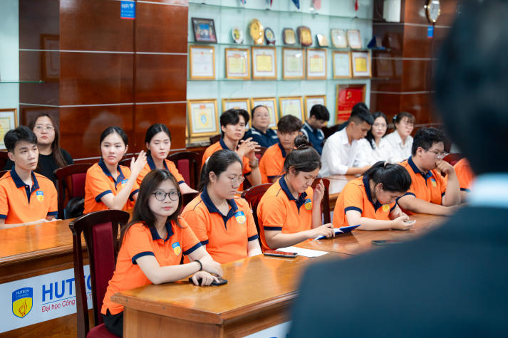 Khi ý tưởng được thử lửa: 16 dự án của sinh viên Khoa Quản trị kinh doanh bước vào vòng góp ý khởi nghiệp 24