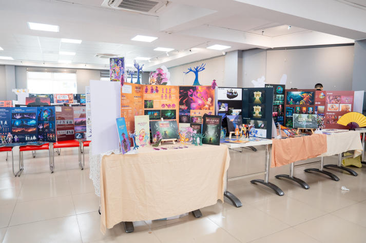 Bứt phá sáng tạo tại buổi trưng bày sản phẩm “Thiết kế dựng hình” của sinh viên Thiết kế đồ họa 4