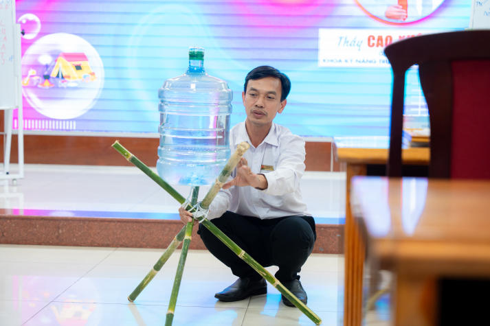 Sinh viên VJIT “lên trình” kỹ năng truyền tin và dã ngoại 62