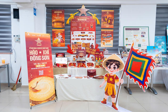 Sinh viên Thiết kế đồ họa K23 mang văn hóa, lễ hội và các vấn đề cộng đồng vào không gian triển lãm sáng tạo 102