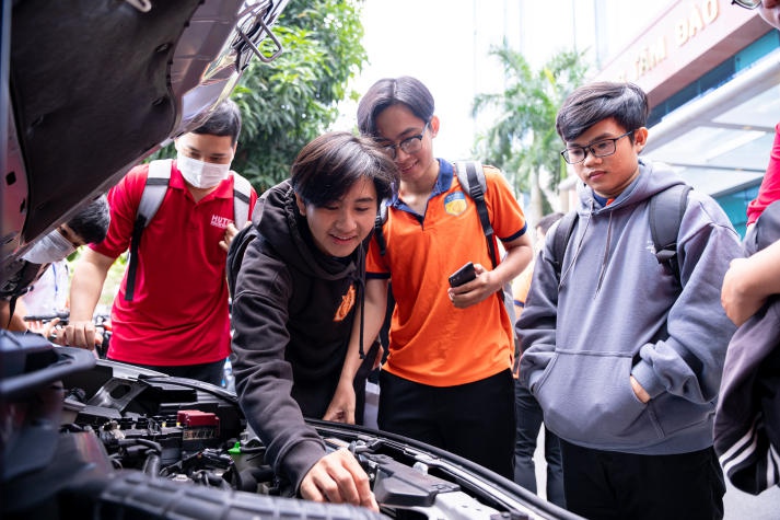 [Video] HUTECH nhận tài trợ xe máy thực hành và ký kết hợp tác cùng Công ty TNHH Việt Nam Suzuki 185
