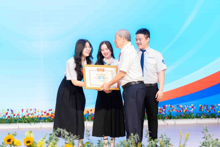 HUTECH tự hào dẫn đầu toàn TP.HCM về số lượng “Sinh viên 5 tốt” và “Tập thể Sinh viên 5 tốt” 20