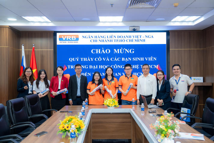 Bước vào “hậu trường” ngân hàng: Sinh viên Khoa Tài chính - Thương mại học nghề tại VRB 67