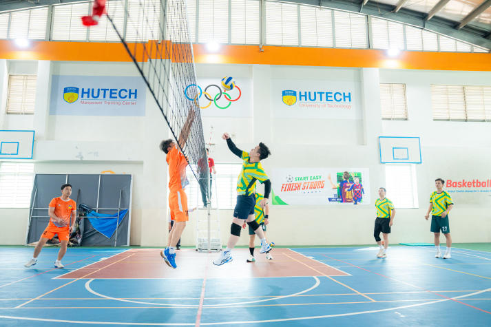 [Hội thao CB-GV-NV HUTECH 2025]: TT.TVTS-TT.TrT-TT.Mar-PTTH, P.ĐT-P.KT-TT.DHS bảo vệ thành công ngôi vương Bóng chuyền nam, nữ 40