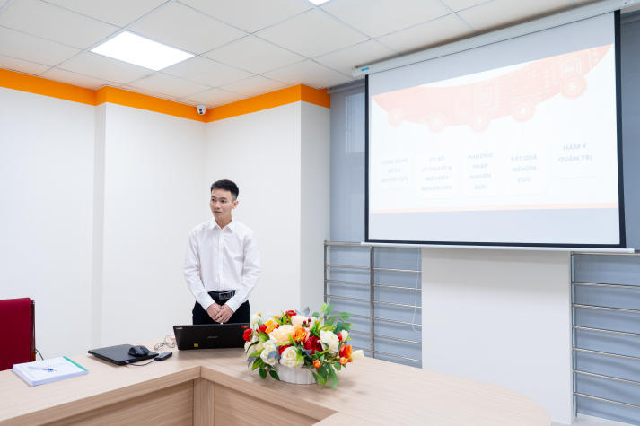 HUTECH tổ chức bảo vệ luận văn, đề án Thạc sĩ ngành Quản trị kinh doanh 51