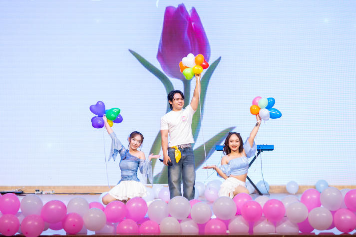 Sinh viên Viện Kỹ thuật “cháy” hết mình tại Gala Văn nghệ mùa X 70