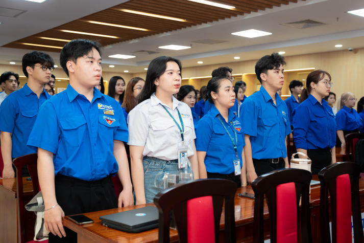CLB Lý luận trẻ HUTECH đồng hành cùng Đoàn viên, sinh viên thắp sáng niềm tin Đảng 27