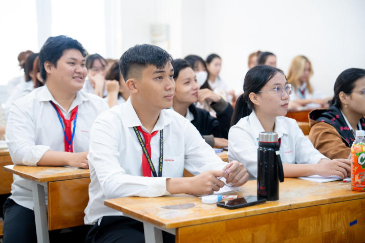 Văn minh học đường: Sinh viên HUTECH - Phối đồ thật chất 57