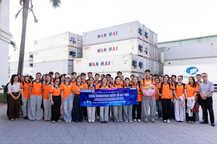 Sinh viên Marketing - Kinh doanh quốc tế tìm hiểu “hậu trường” vận hành tại Cảng Container Quốc tế SP-ITC 58