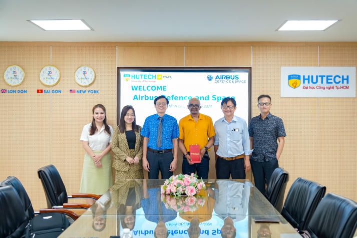 HUTECH đón tiếp và làm việc cùng Airbus Defence and Space 77