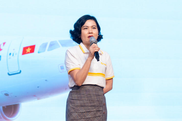 Sinh viên HUTECH thử sức cùng quy trình tuyển dụng tiếp viên hàng không ngay tại trường 77