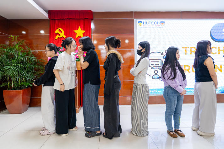 Sinh viên Khoa KHXH&QHCC “bỏ túi” bí quyết giao tiếp và ứng xử chuyên nghiệp 43