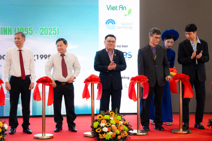 Sinh viên Viện Kỹ thuật tham quan trải nghiệm công nghệ công nghiệp hiện đại tại VINAMAC EXPO 2025 48