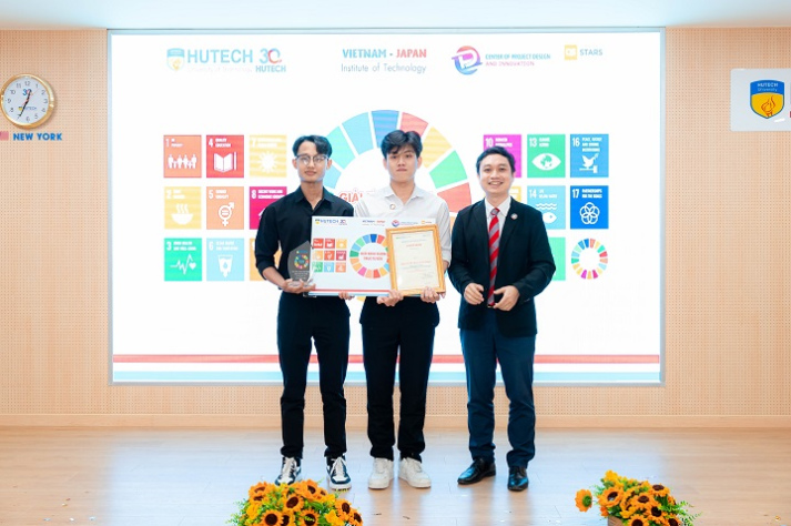 Poster presentation highlights HUTECH and CMU students’ innovation in environmental and technological solutions 141