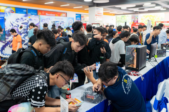 “HUTECH - Newbies Say Hi!” mở màn năm học mới với loạt trải nghiệm đa sắc 103