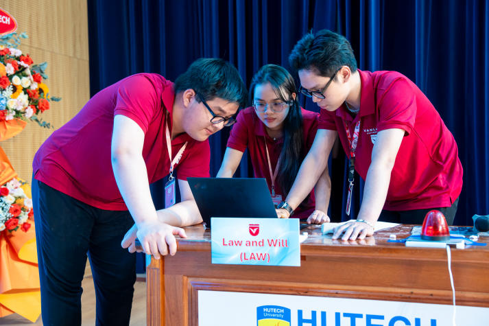 Tỏa sáng bản lĩnh luật sư trẻ trong thời kỳ hội nhập tại HUTECH LEC 2025 220