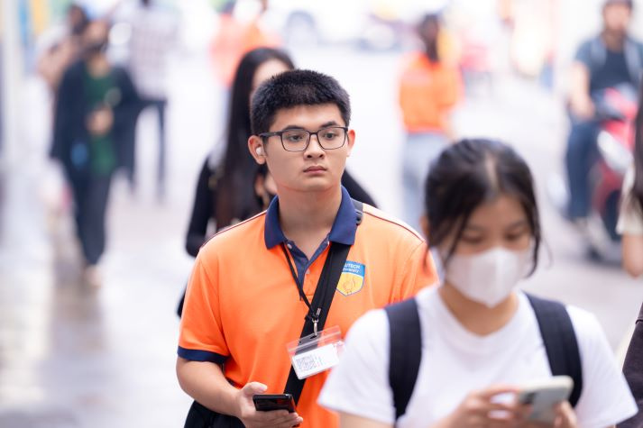 [Video] Ngày đầu năm học 2025-2026 tại HUTECH: Hào hứng, rộn ràng và đầy kỳ vọng 48