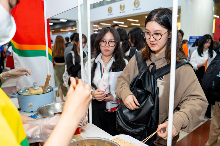 Hơn 7.000 cơ hội việc làm đón chờ sinh viên trong HUTECH Job Fair 2026 vào 07/5 tới 78