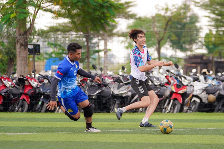 [Video] Sinh viên Việt Nam - Lào - Campuchia sôi nổi giao hữu bóng đá tại Hitech Park Campus của HUTECH 218