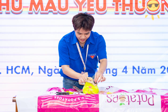 Khoa Quản trị Du lịch - Nhà hàng - Khách sạn lan tỏa yêu thương qua từng chú heo đất 28
