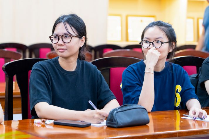 Mở rộng tư duy nghiên cứu bằng AI: Sinh viên Khoa Kiến trúc - Mỹ thuật học cách biến ý tưởng thành đề tài khoa học 42