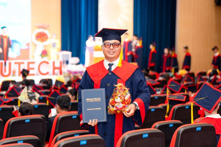 383 tân Cử nhân HUTECH chính thức tốt nghiệp, sẵn sàng chinh phục chặng đường mới 88