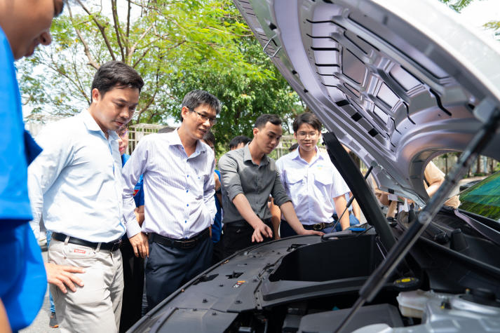 [Video] Kỹ thuật đỉnh cao - Ý tưởng táo bạo: Loạt sản phẩm của sinh viên HUTECH gây sốt 144