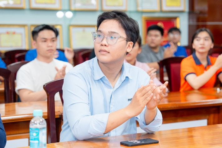 [Video] Gen Z HUTECH học “bí kíp sinh tồn” nơi công sở từ cựu sinh viên thành đạt 74