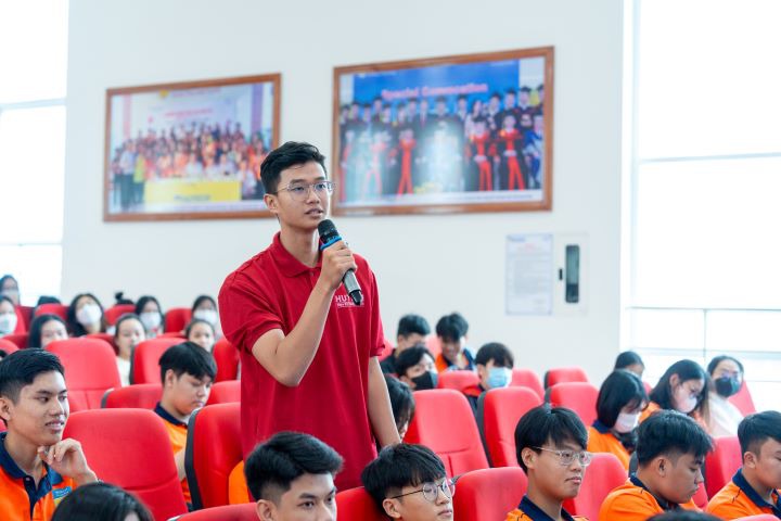 [Video] Sinh viên HUTECH học bí quyết khởi nghiệp từ Shark Lê Hùng Anh 115