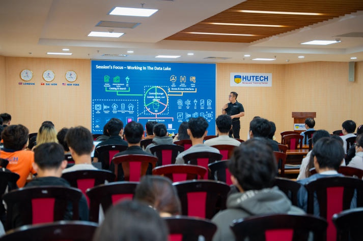 Students of the Faculty of Management Information Systems learn how to build a data platform on Amazon Web Services (AWS) 9