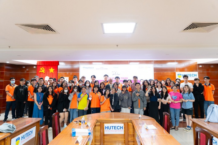 Trang bị bí kíp định vị bản thân trong thời đại “VUCA” cho sinh viên Khoa Quản trị kinh doanh HUTECH 78