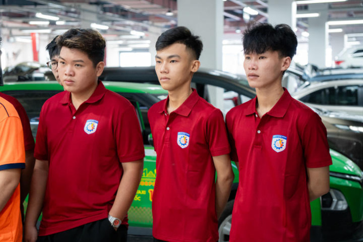 Sinh viên Viện Kỹ thuật "chạm" thực tế ngành tại Công ty Thương mại Dịch vụ Ô tô Thủ Đức 31