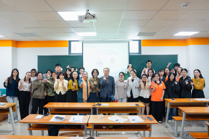 Giáo sư Đại học Chung-Ang chia sẻ về quan hệ đối ngoại Hàn Quốc cùng sinh viên HUTECH 44