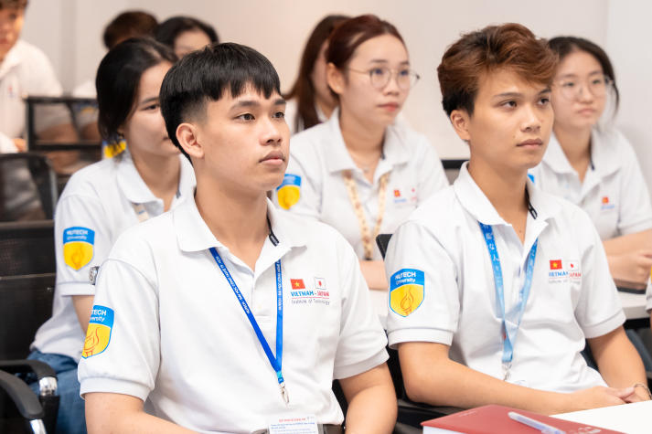 Sinh viên năm nhất ngành Du lịch VJIT định hướng nghề cùng Hành Trình Vàng Travel 31