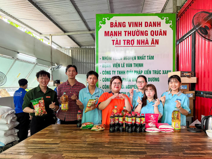 Sinh viên Khoa Điều dưỡng - Kỹ thuật y học trao yêu thương, lan tỏa trách nhiệm đến cộng đồng 26