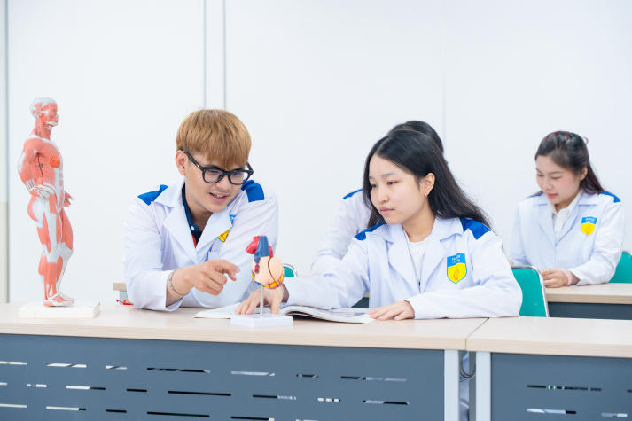 HUTECH chính thức tuyển sinh đào tạo ngành Y khoa,  trao học bổng 30% học phí toàn khoá 22